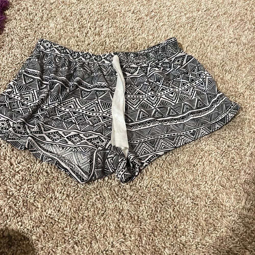 Artistic pajama shorts with white ribbon